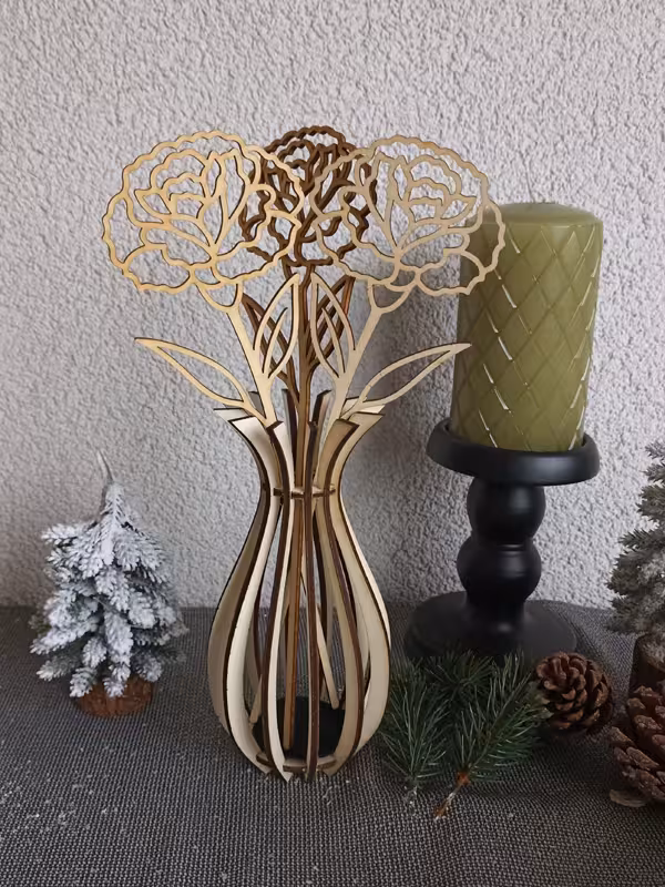 Holzvase mit Blume