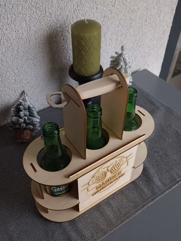 Männerhandtasche mit Bierflaschen